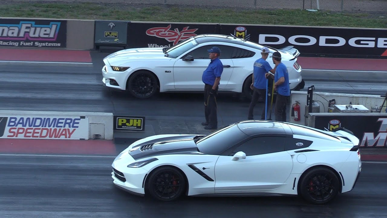 Corvette vs Mustang GT - drag racing