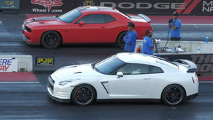 Hellcat vs Nissan GT-R -drag racing