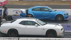 Hellcat Charger Daytona edition vs Hellcat Challenger - muscle cars drag racing