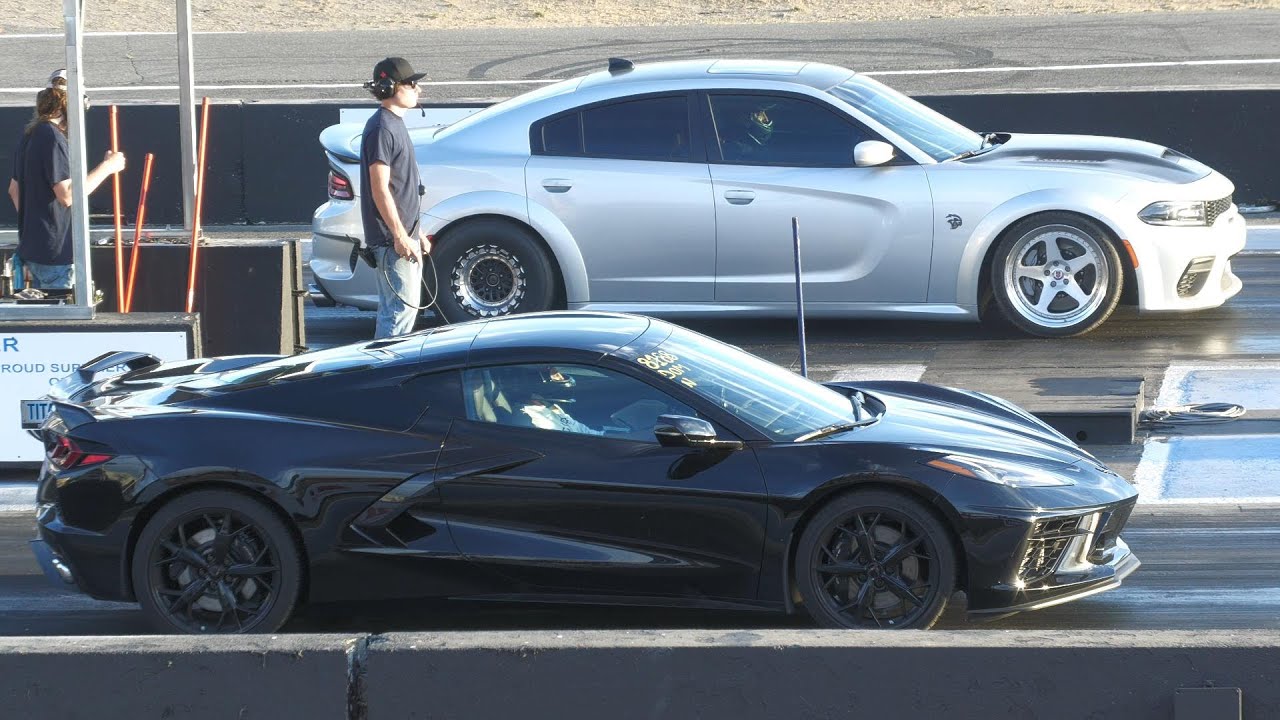 Hellcat vs C8 Corvette - drag race