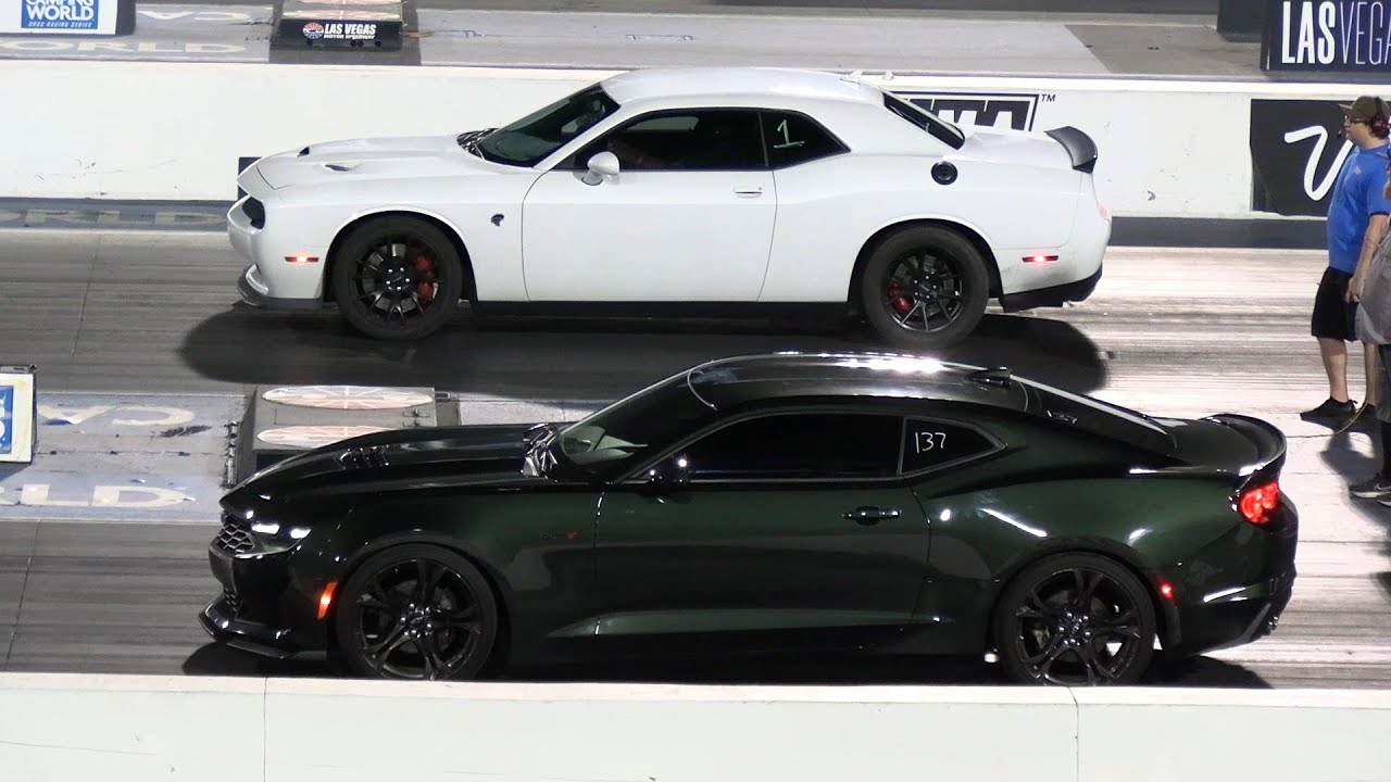 Hellcat vs LT1 Camaro - drag racing