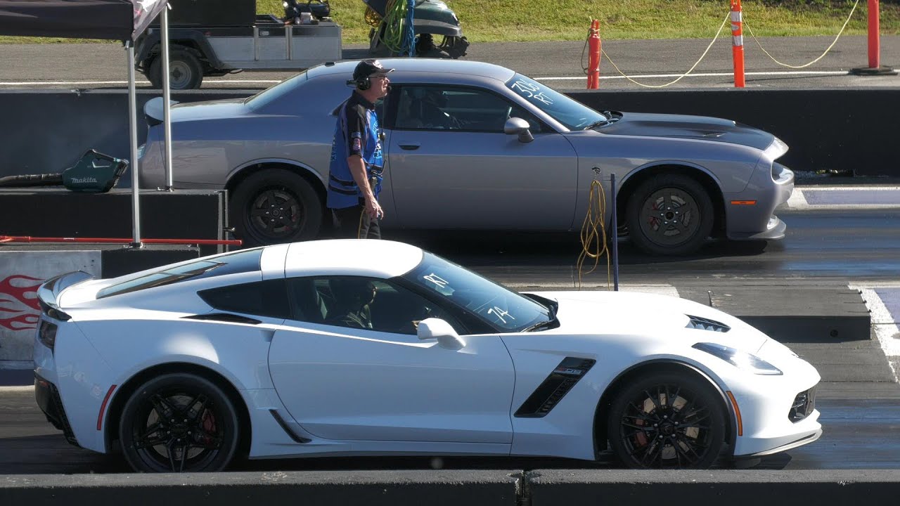 Corvette vs Hellcat